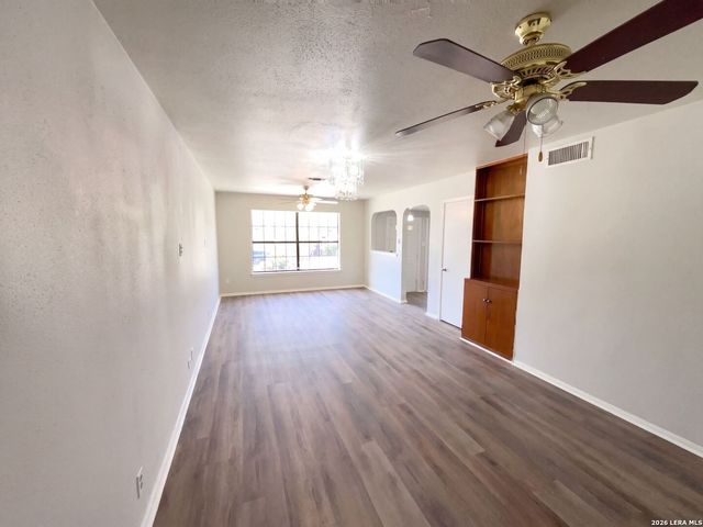222 COLEBROOK DR, San Antonio, TX 78228