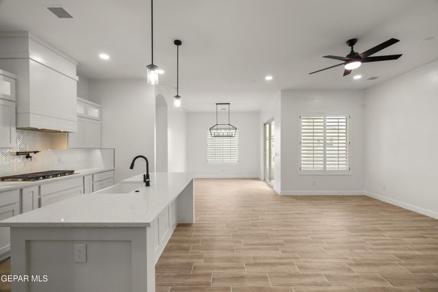 604 Paseo Campanero Street, Horizon City, TX 79928