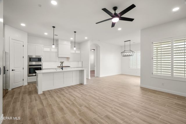 604 Paseo Campanero Street, Horizon City, TX 79928