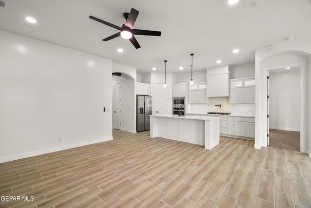 604 Paseo Campanero Street, Horizon City, TX 79928