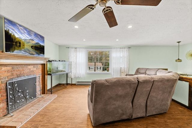 34 Surrey Drive, Plymouth, MA 02360