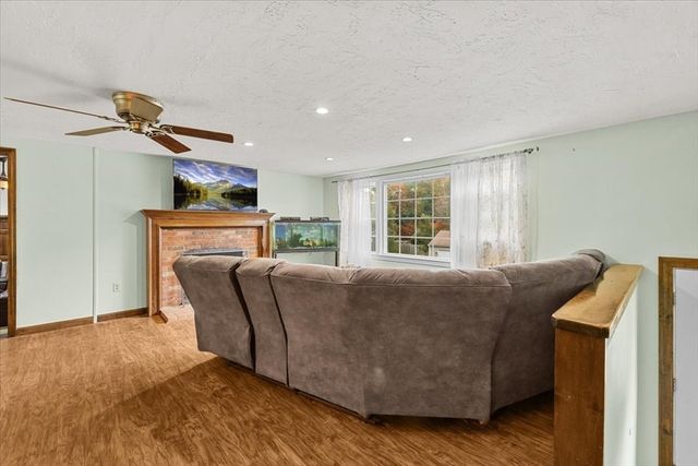 34 Surrey Drive, Plymouth, MA 02360