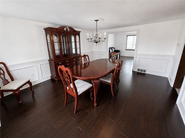 504 Maple St, Jeannette, PA 15644