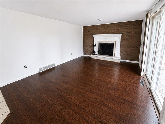 504 Maple St, Jeannette, PA 15644