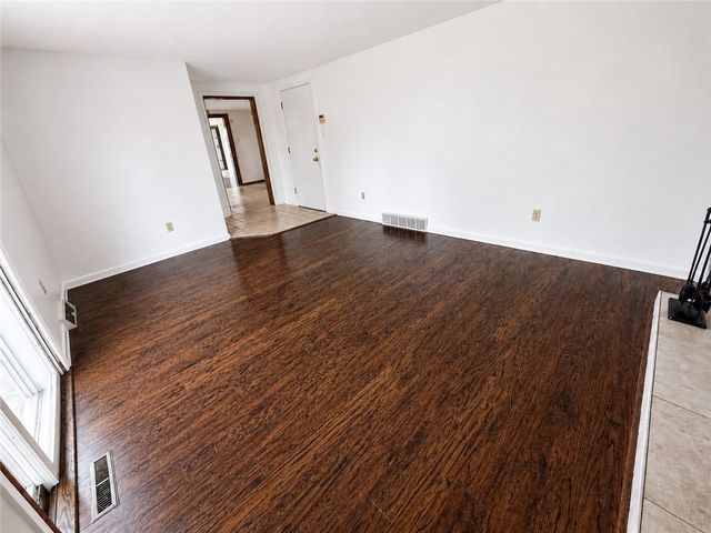 504 Maple St, Jeannette, PA 15644