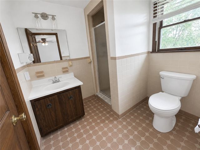 504 Maple St, Jeannette, PA 15644
