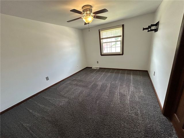 504 Maple St, Jeannette, PA 15644