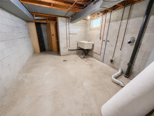 504 Maple St, Jeannette, PA 15644