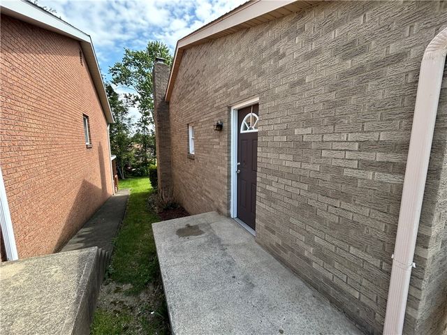 504 Maple St, Jeannette, PA 15644