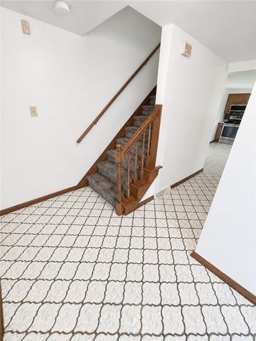 504 Maple St, Jeannette, PA 15644