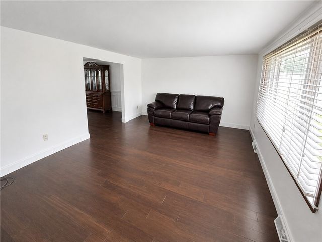 504 Maple St, Jeannette, PA 15644