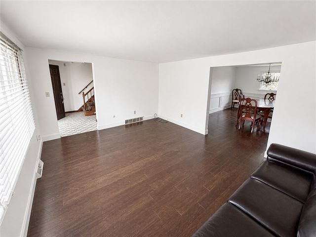 504 Maple St, Jeannette, PA 15644