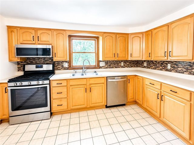 504 Maple St, Jeannette, PA 15644