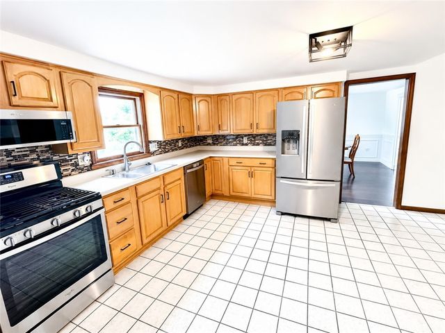 504 Maple St, Jeannette, PA 15644