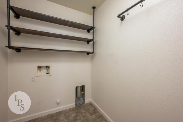 591 S Bundy Drive, Fresno, CA 93727