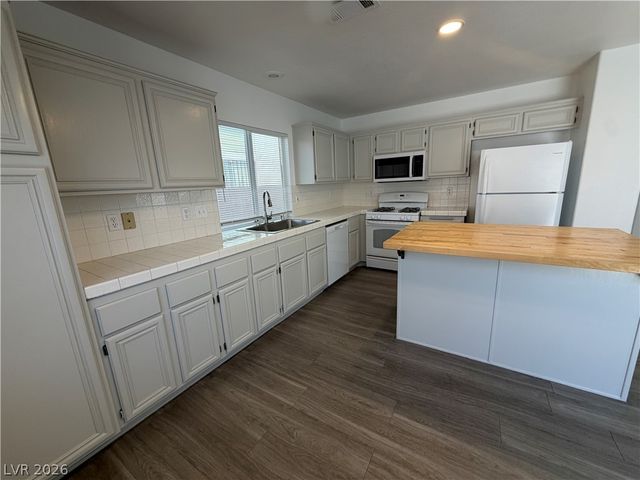 3541 Summerday Court, Las Vegas, NV 89147