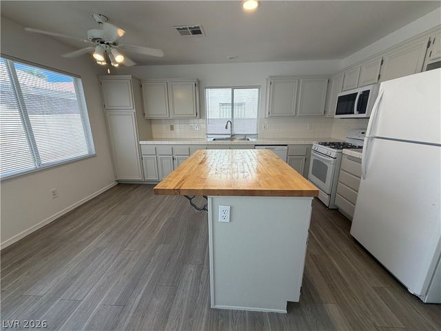 3541 Summerday Court, Las Vegas, NV 89147