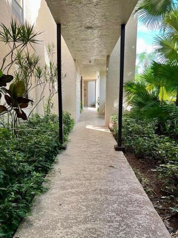 7472 La Paz Boulevard 103, Boca Raton, FL 33433