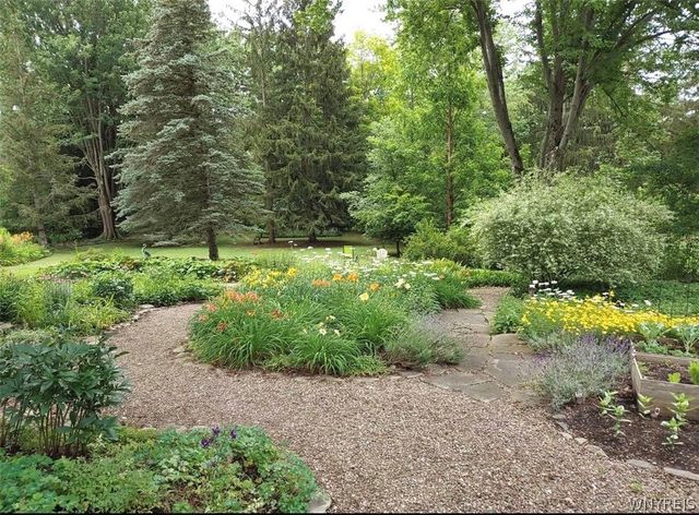 3373 Old Lakeview Road, Hamburg, NY 14075