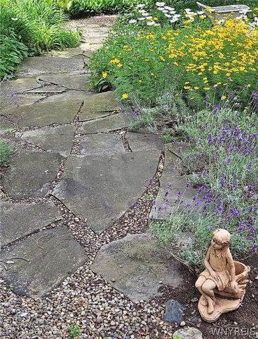 3373 Old Lakeview Road, Hamburg, NY 14075