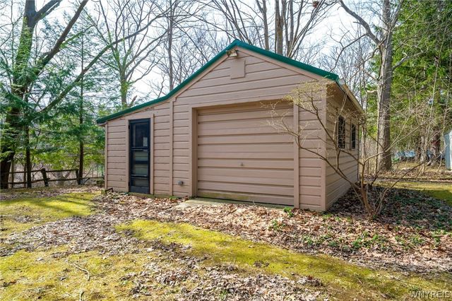 3373 Old Lakeview Road, Hamburg, NY 14075