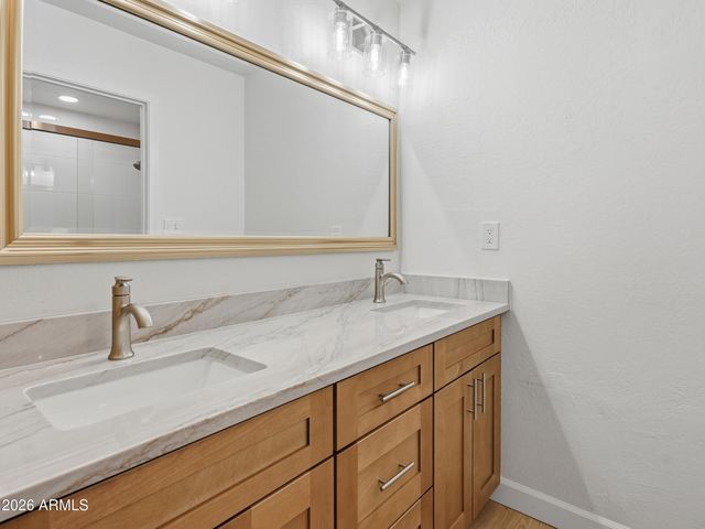 326 E HUNTINGTON Drive, Tempe, AZ 85282