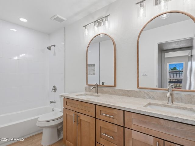 326 E HUNTINGTON Drive, Tempe, AZ 85282