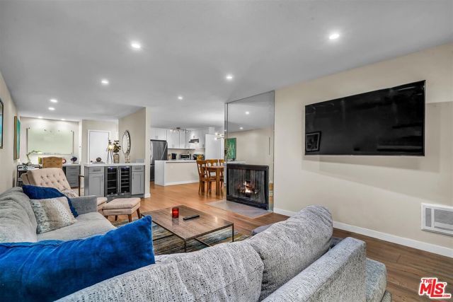 11645 Montana Avenue 107, Los Angeles, CA 90049