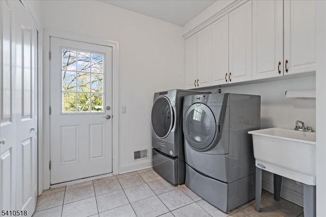 1 Brodziak Rd, Denville Twp., NJ 07834