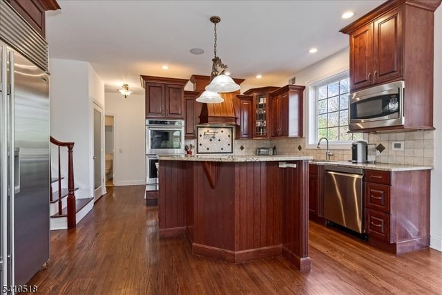 1 Brodziak Rd, Denville Twp., NJ 07834