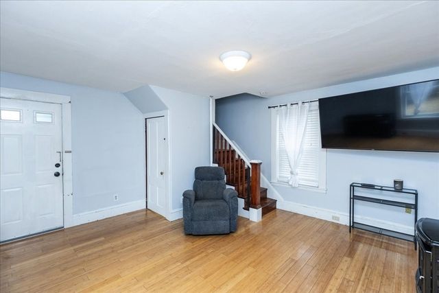 97 Seymour Ave, Lynn, MA 01902