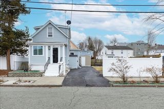 97 Seymour Ave, Lynn, MA 01902