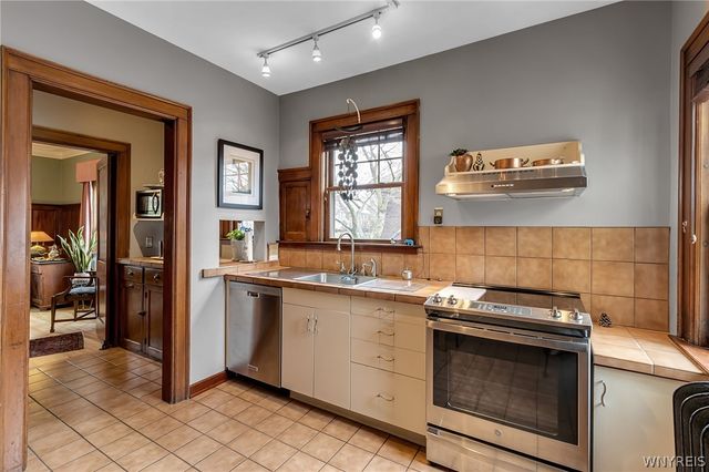 915 James Avenue, Niagara Falls, NY 14305