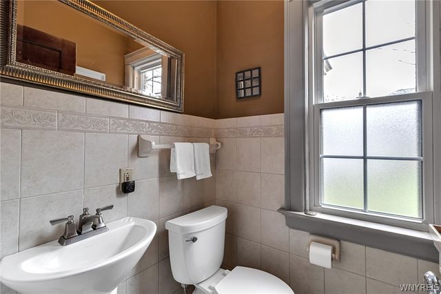 915 James Avenue, Niagara Falls, NY 14305