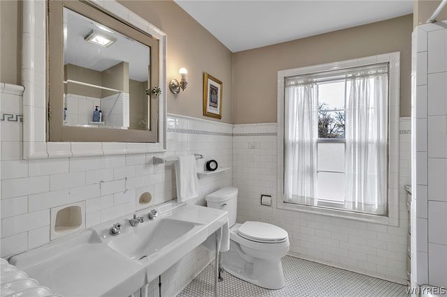 915 James Avenue, Niagara Falls, NY 14305