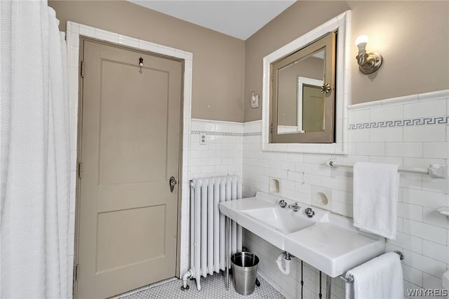 915 James Avenue, Niagara Falls, NY 14305