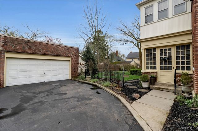 915 James Avenue, Niagara Falls, NY 14305