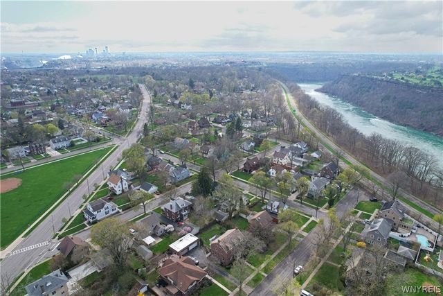 915 James Avenue, Niagara Falls, NY 14305