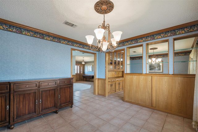 9 Quail Run Street, Gainesville, TX 76240