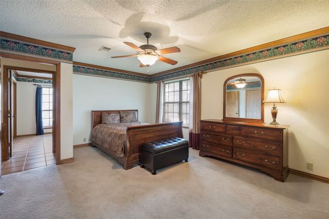 9 Quail Run Street, Gainesville, TX 76240