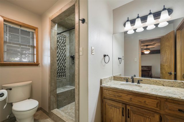 9 Quail Run Street, Gainesville, TX 76240