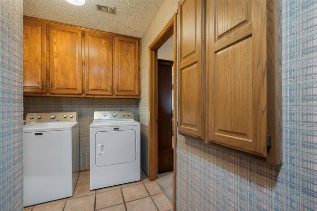 9 Quail Run Street, Gainesville, TX 76240