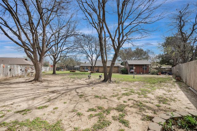 9 Quail Run Street, Gainesville, TX 76240