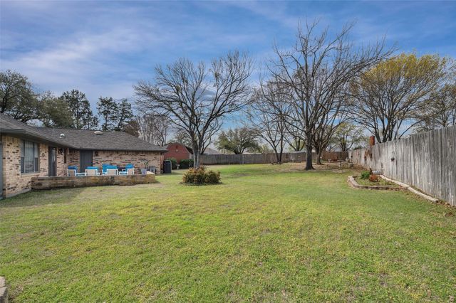 9 Quail Run Street, Gainesville, TX 76240