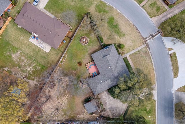 9 Quail Run Street, Gainesville, TX 76240