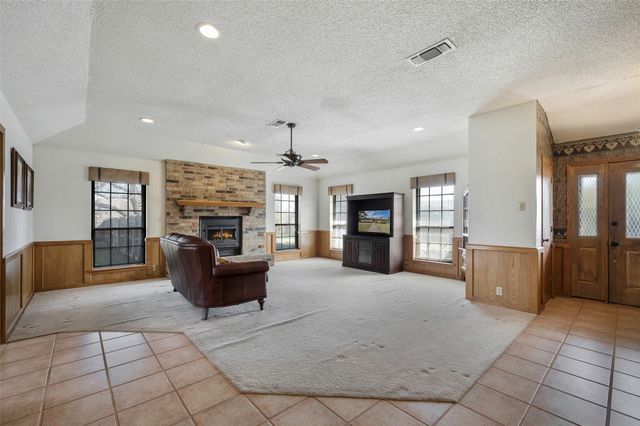 9 Quail Run Street, Gainesville, TX 76240