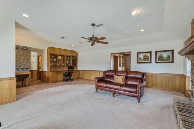 9 Quail Run Street, Gainesville, TX 76240