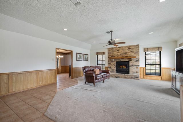 9 Quail Run Street, Gainesville, TX 76240