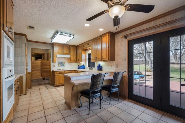 9 Quail Run Street, Gainesville, TX 76240