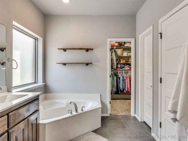 3357 S 207th East Avenue, Broken Arrow, OK 74014